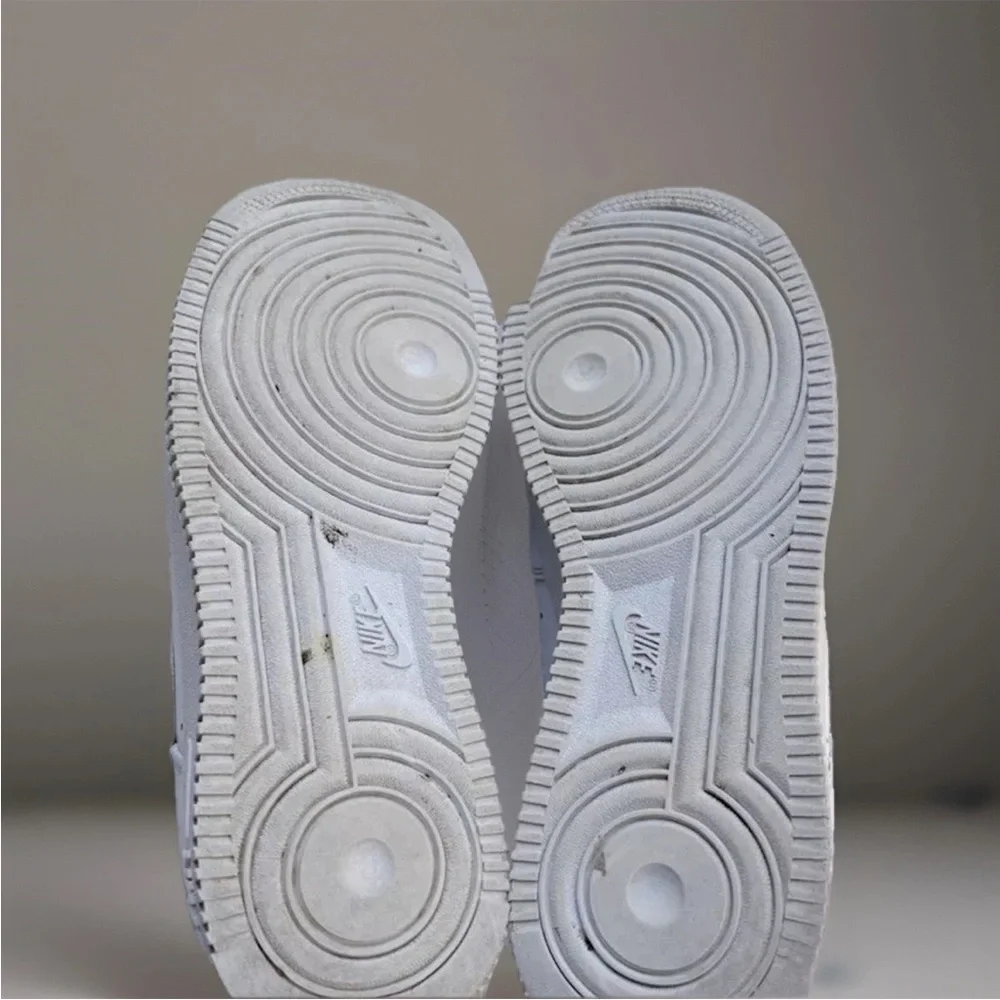 Nike Woman Air Force 1 White Sneakers 8.5
